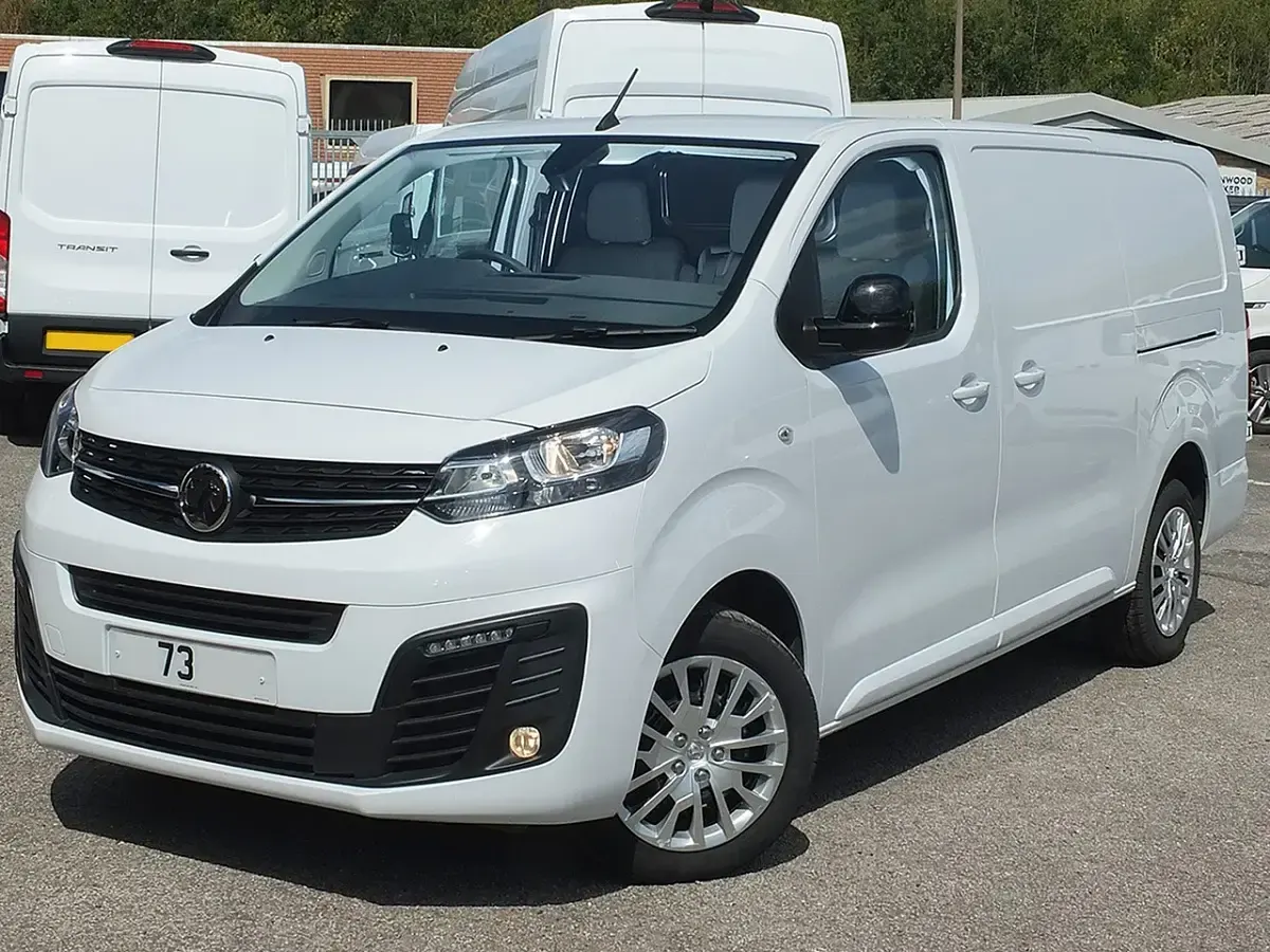 Used Vauxhall Vivaro S 145 HP (106 kW) 2023 White MPV