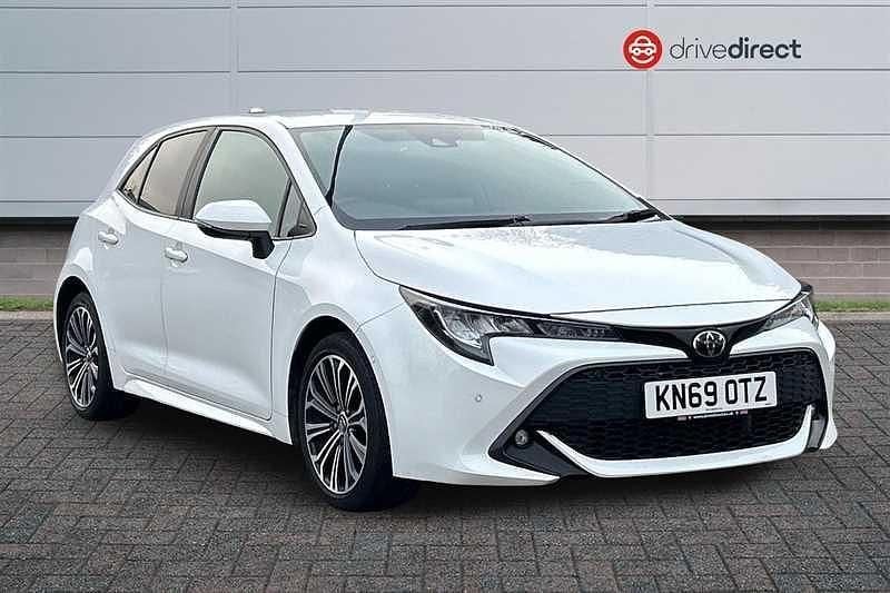 Used Toyota Corolla Design 116 HP (85 kW) 2019 White Hatchback