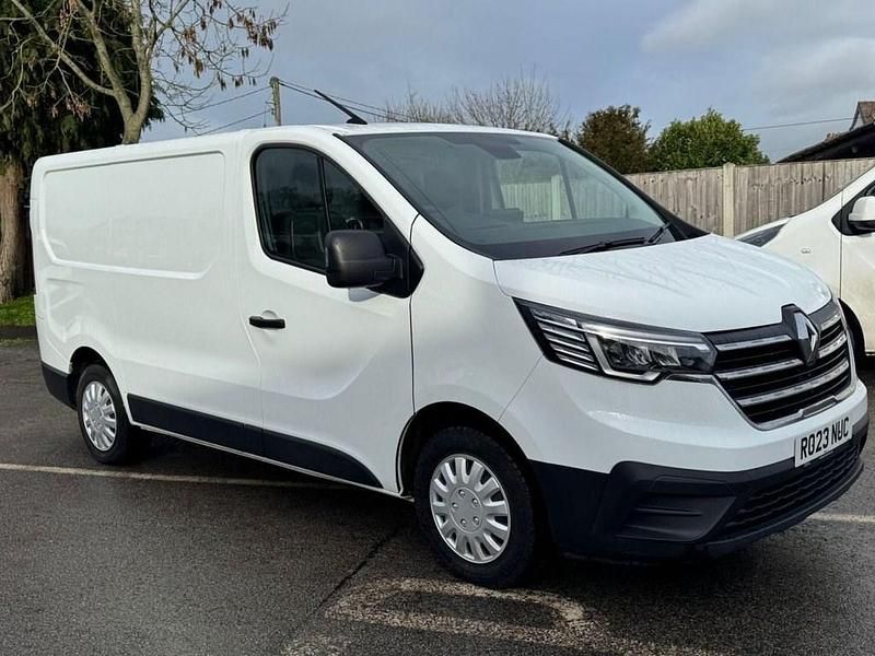 Begagnad Renault Trafic Business 2023 Vit Minibuss