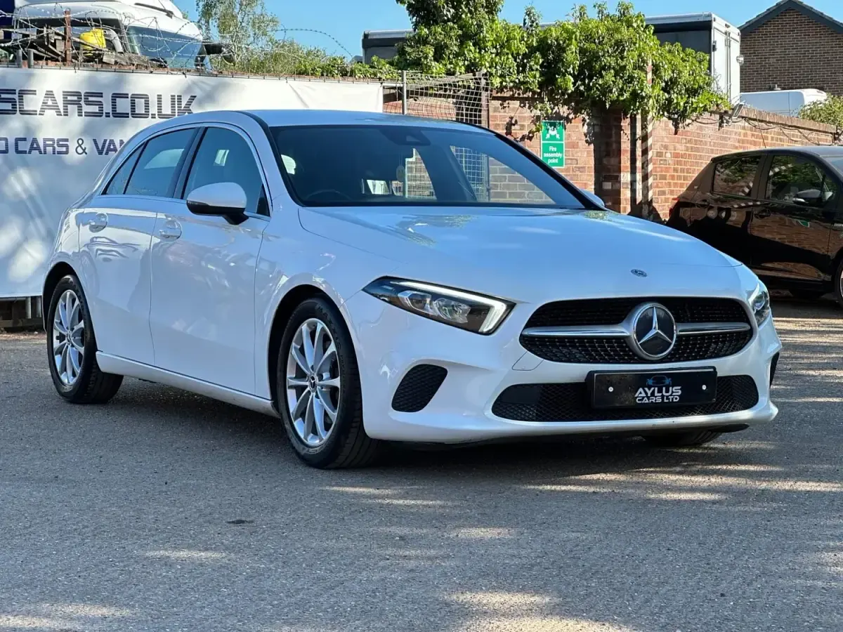 Używany Mercedes A200 163 KM (119 kW) 2020 Biały Hatchback