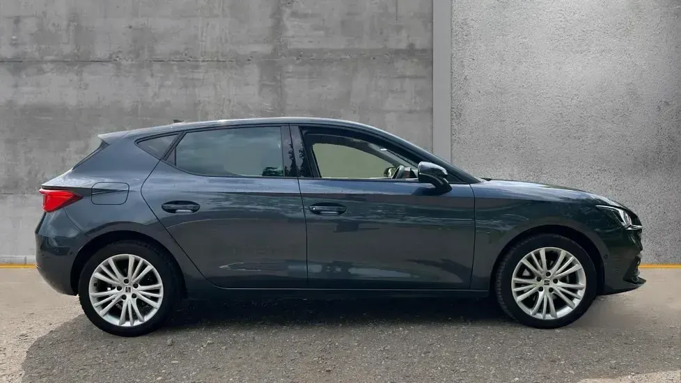 Used Seat Leon SE Dynamic 115 HP (84 kW) 2024 Magnetic tech grey