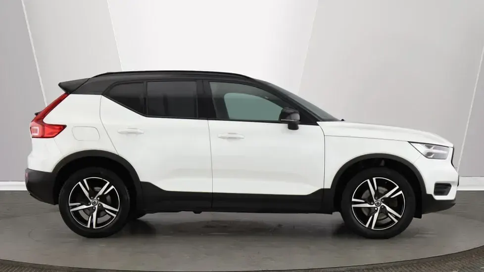 Used Volvo XC40 R-Design 2022 White SUV
