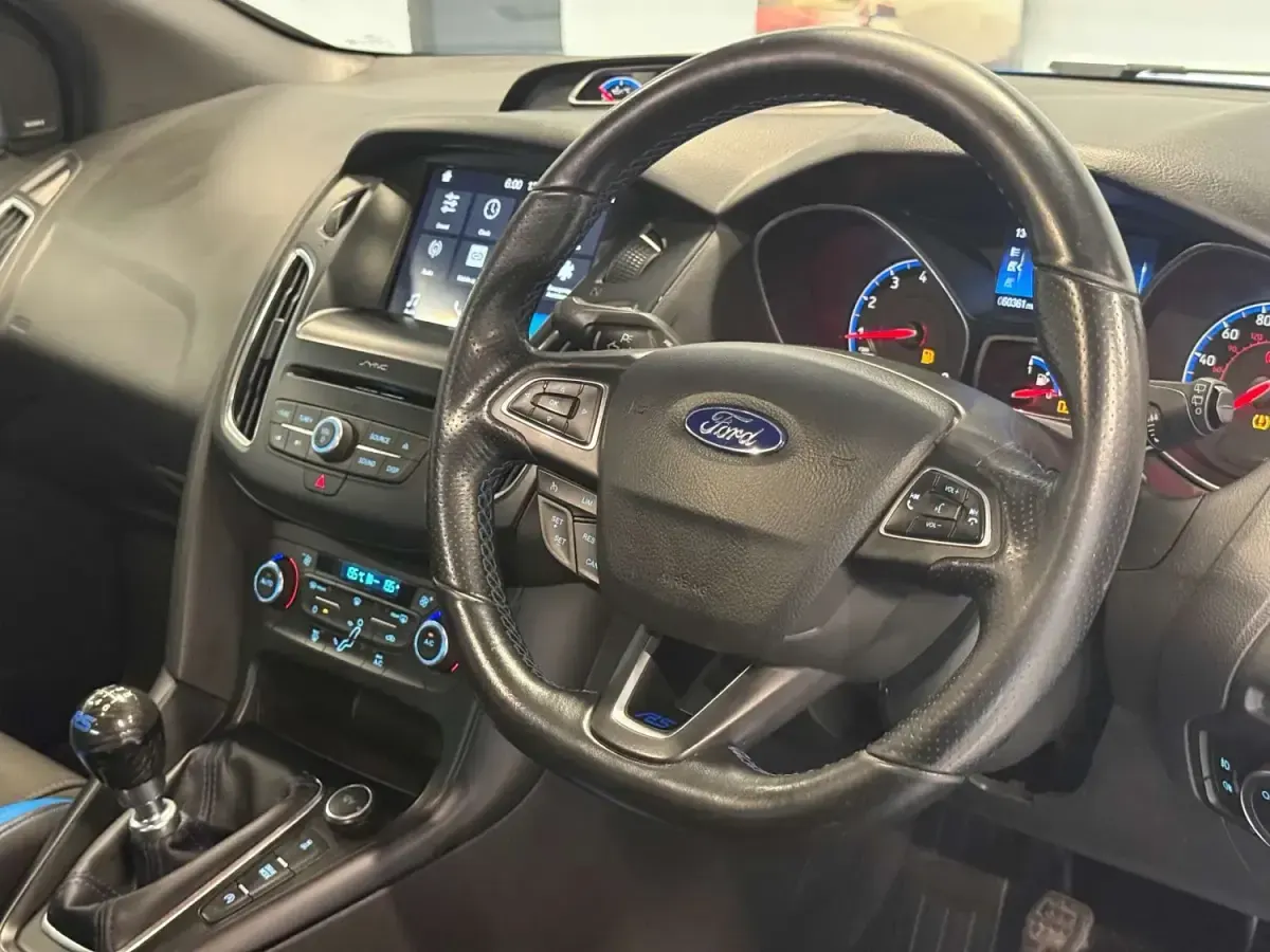 Begagnad Ford Focus RS 350 HK (257 kW) 2017 Blå Halvkombi
