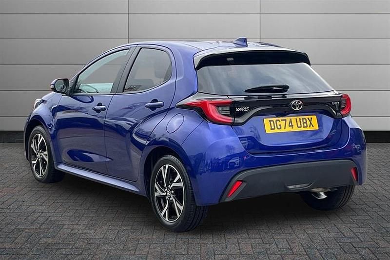 Used Toyota Yaris Hybrid Design 116 HP (85 kW) 2024 Blue Hatchback