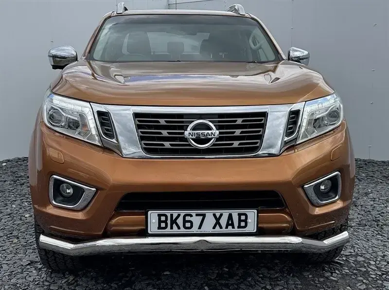 Used Nissan Navara Tekna 190 HP (139 kW) 2017 Orange Pickup