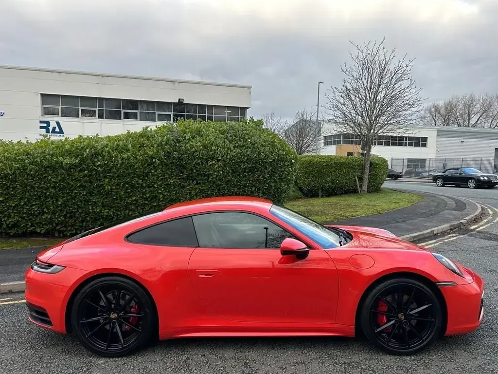Begagnad Porsche 911 2019 Orange Sportkupé