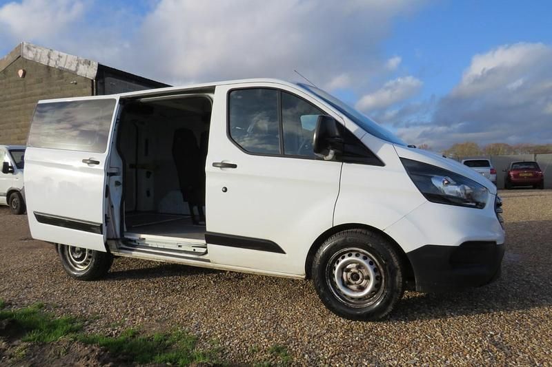 Used Ford Transit Custom 105 HP (77 kW) 2018 White Van