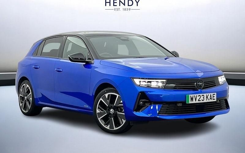 Used 2025 Vauxhall Astra Ultimate Hatchback | £18,999 (Super price) - Image 1/4