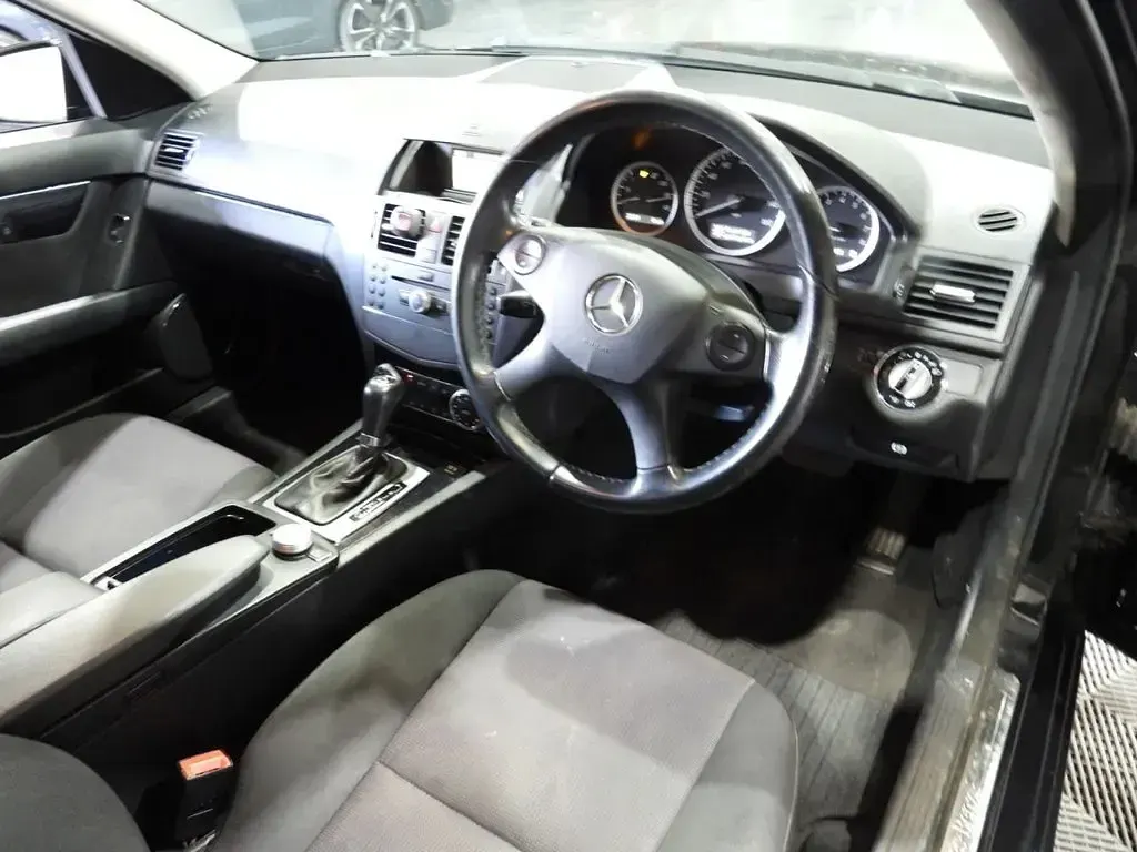 Used Mercedes C180 SE 156 HP (114 kW) 2010 Black Sedan