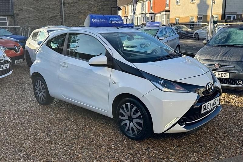 White Used 2014 Toyota Aygo X-play Hatchback | £4,295 (Fair price) - Image 1/1