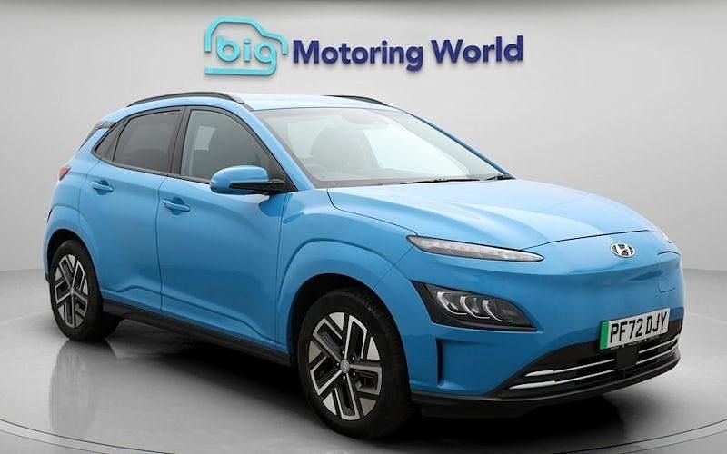 Second-hand Hyundai Kona Premium 100 kW (136 CP) 2022 Albastru SUV