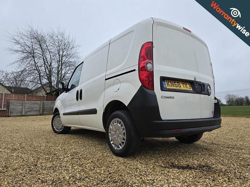 Używany Vauxhall Combo 95 KM (69 kW) 2018 Biały Minivan