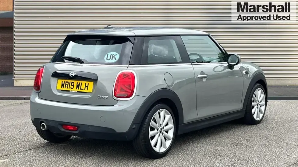 Używany Mini Cooper Classic 136 KM (100 kW) 2019 Szary Hatchback