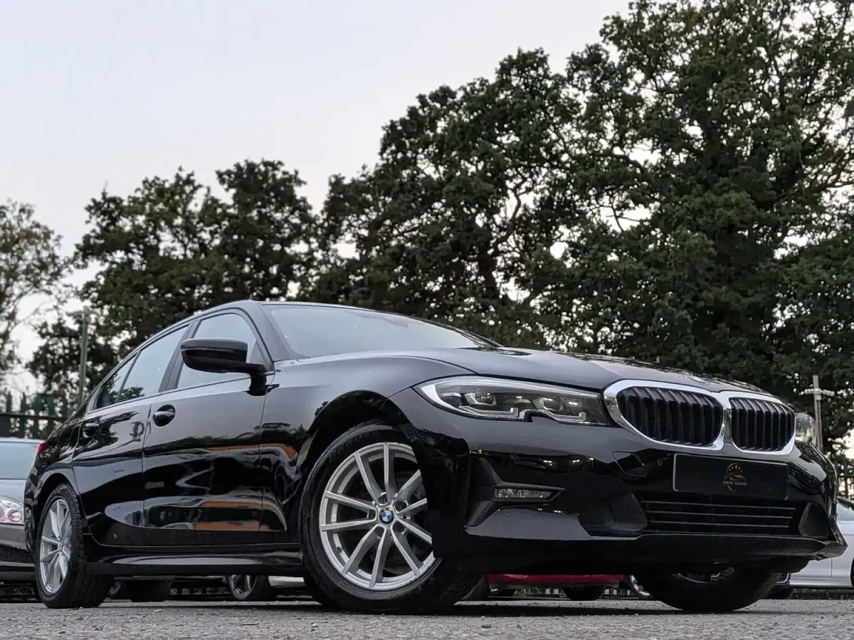Used BMW 318 Comfort Edition 2020 Black Sedan