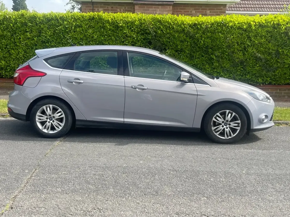 Używany Ford Focus Titanium 115 KM (84 kW) 2014 Srebrny Hatchback