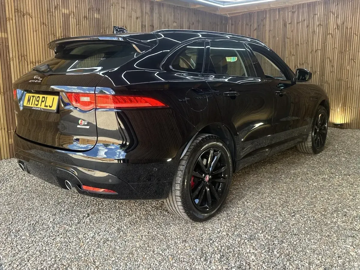 Used Jaguar F-Pace S 300 HP (220 kW) 2019 Black SUV