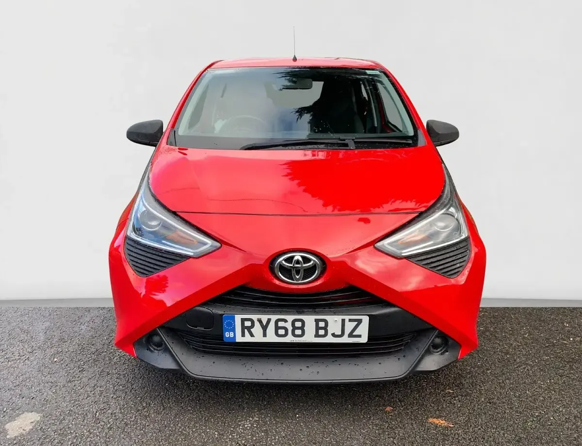 Used Toyota Aygo 72 HP (52 kW) 2019 Red Hatchback