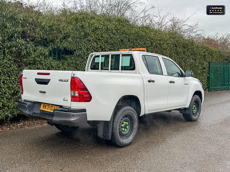 Used Toyota HiLux Active 150 HP (110 kW) 2021 White Pickup
