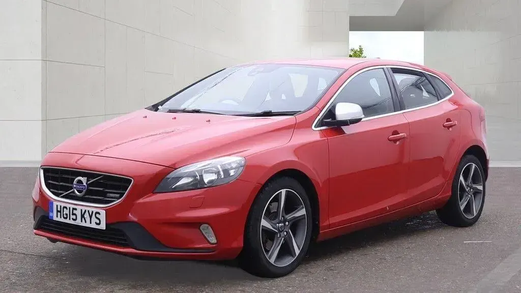 Used Volvo V40 R-Design 150 HP (110 kW) 2015 Red Hatchback