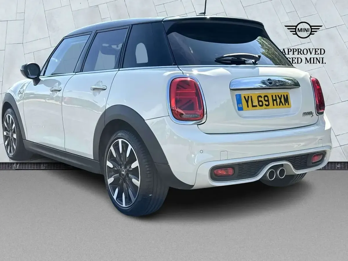 Used Mini Cooper S Exclusive 189 HP (139 kW) 2020 White Hatchback