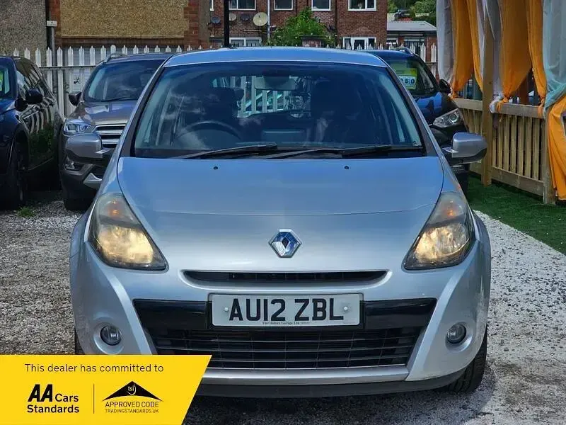 Used Renault Clio Dynamique 88 HP (64 kW) 2012 Silver Hatchback