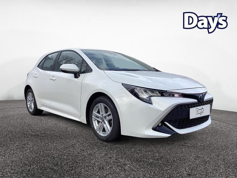 Used Toyota Corolla 184 HP (135 kW) 2022 White Hatchback
