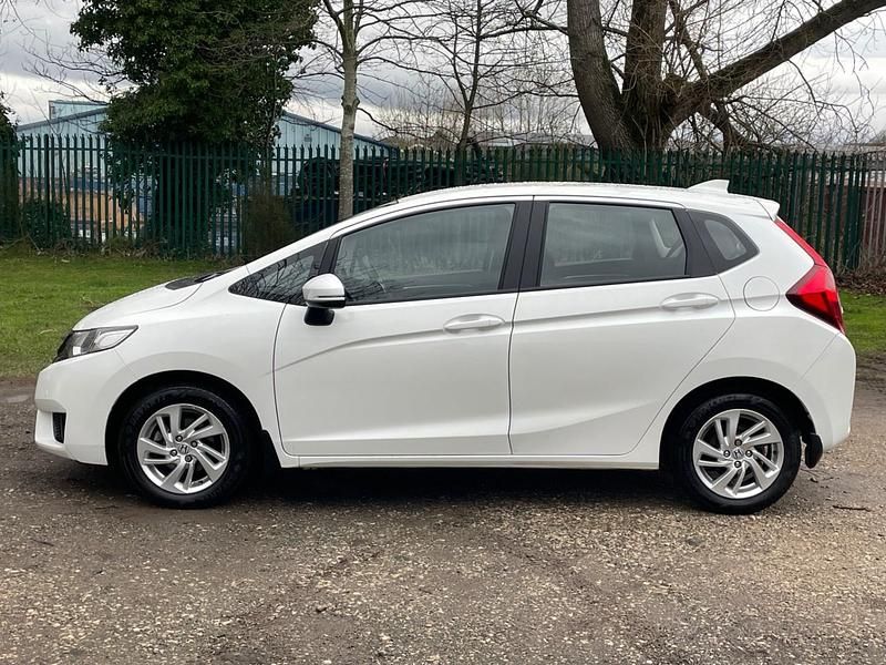 Used Honda Jazz SE 102 HP (75 kW) 2016 White Hatchback