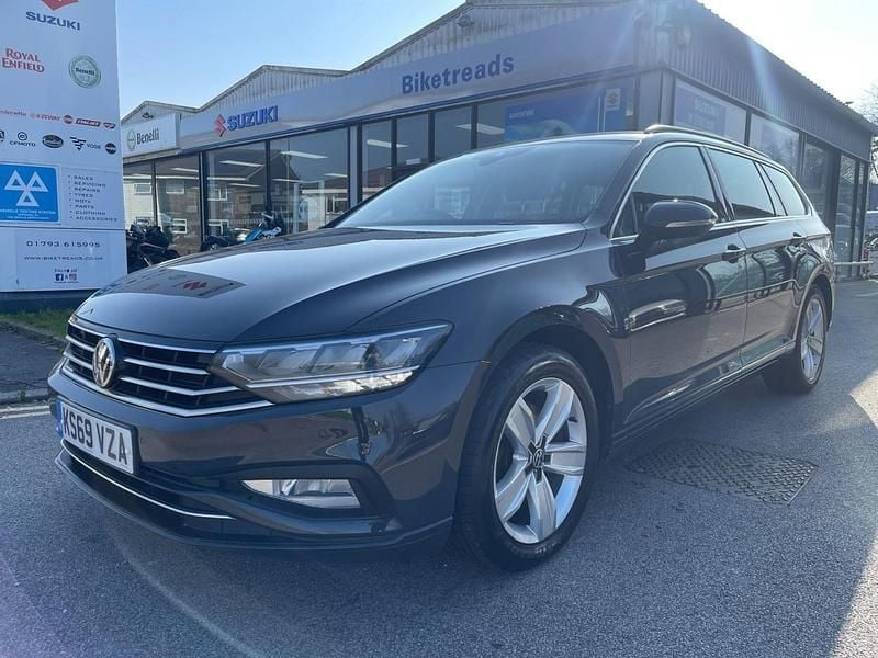 Usado VW Passat SE 150 HP (110 kW) 2020 Cinzento Carrinha