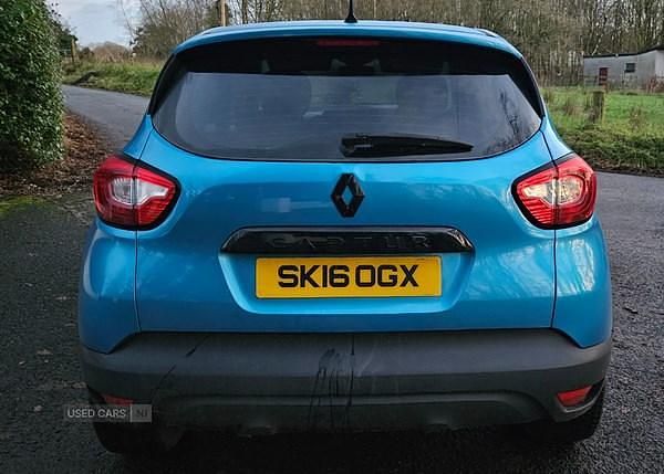 Used Renault Captur Dynamique 88 HP (64 kW) 2016 Blue SUV