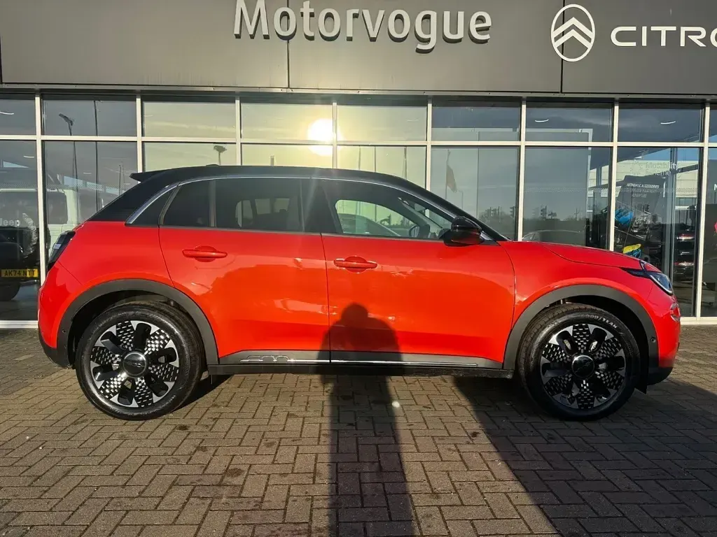 New Fiat 600 La Prima 114 kW (156 HP) 2025 Orange/black Hatchback