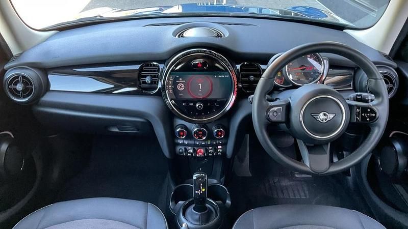 Usado Mini Cooper Classic 134 HP (98 kW) 2022 Azul Citadino