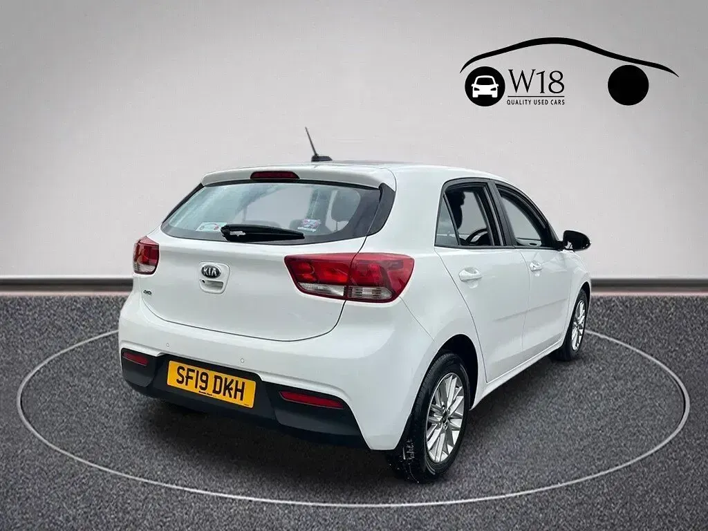 Used Kia Rio 98 HP (72 kW) 2019 White Hatchback