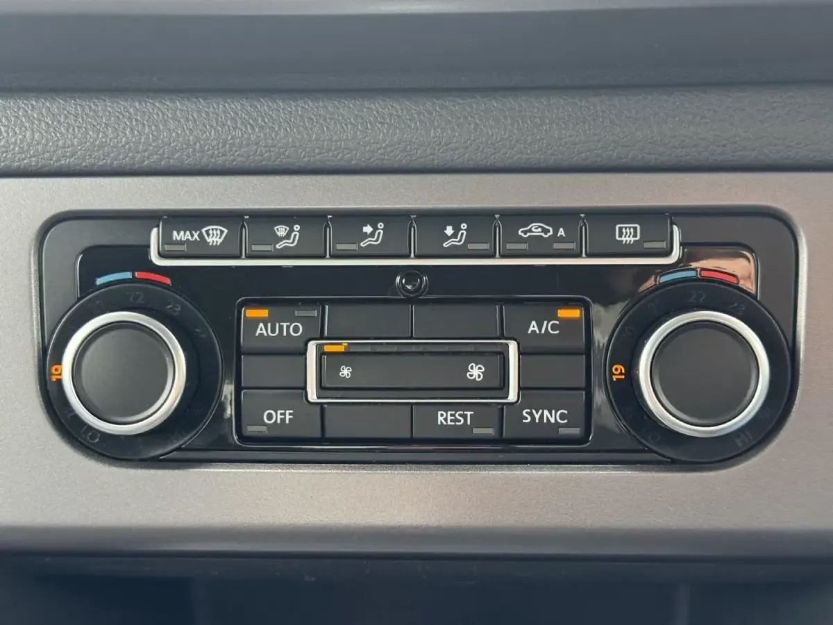 Begagnad VW Amarok Highline 180 HK (132 kW) 2015 Blå Pickup