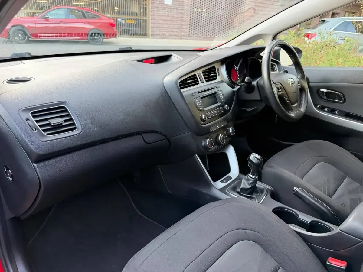 Used Kia Ceed 98 HP (72 kW) 2015 Red Hatchback