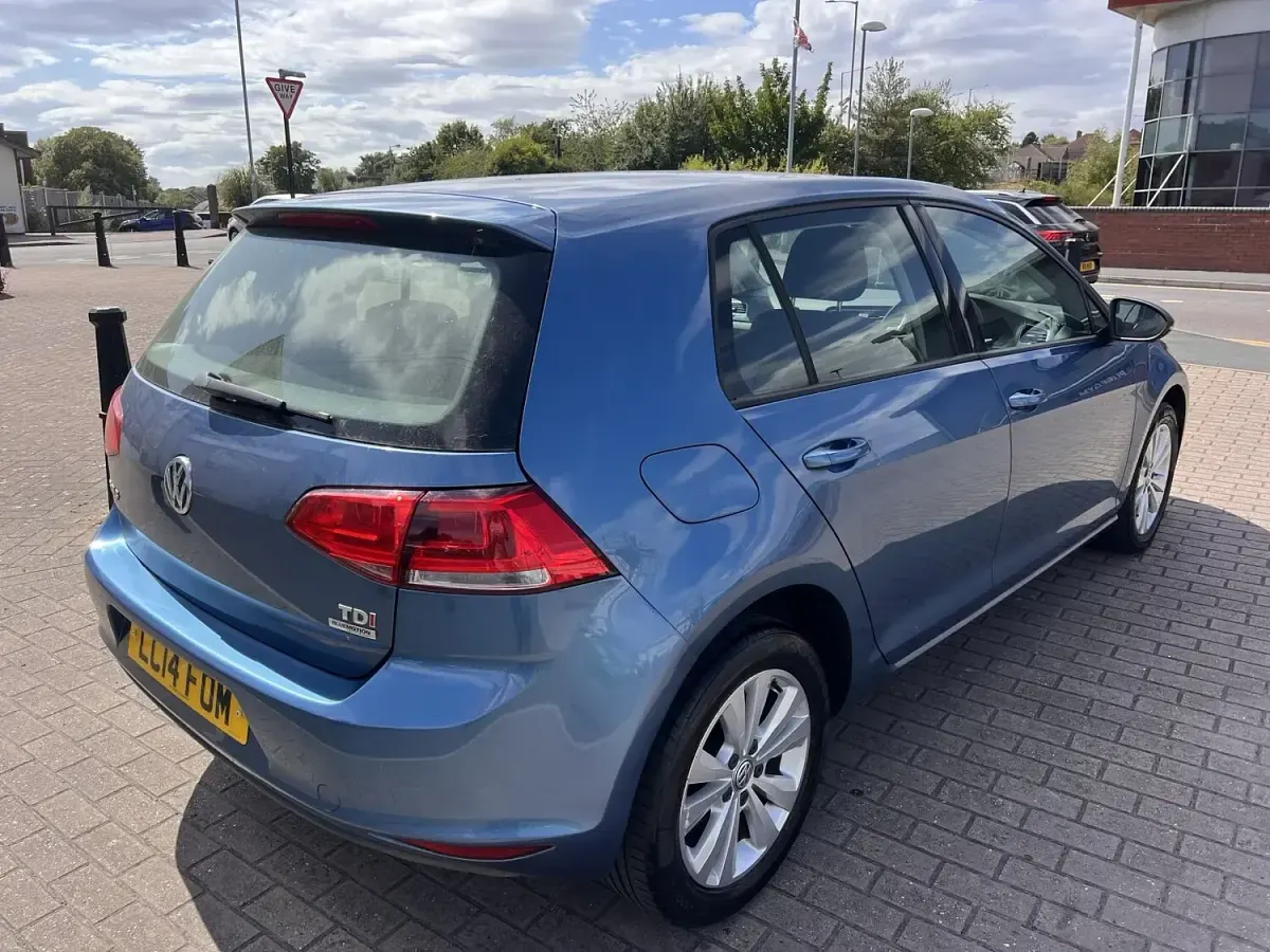 Used VW Golf VII SE 105 HP (77 kW) 2014 Blue Hatchback