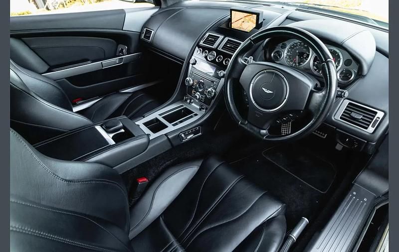 Usado Aston Martin DB9 449 CV (330 kW) 2017 Negro Coupe