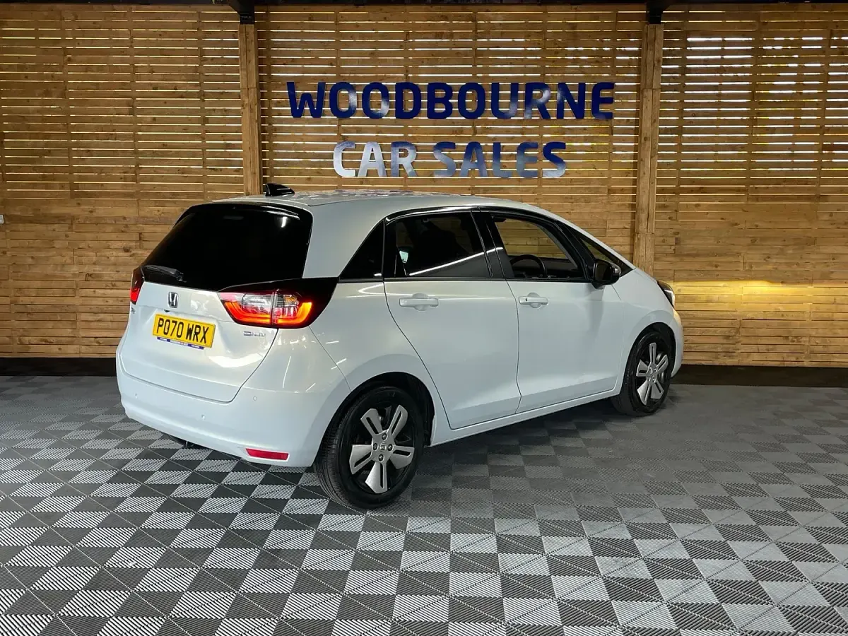 Used Honda Jazz Hybrid 109 HP (80 kW) 2020 White Hatchback