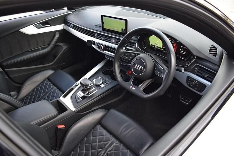 Used Audi A4 Comfort 354 HP (260 kW) 2018 White Sedan