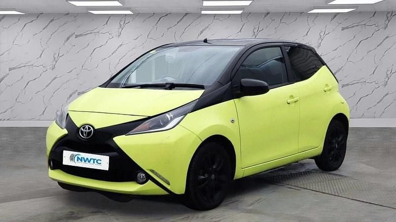 Used Toyota Aygo X-cite 68 HP (50 kW) 2017 Yellow Hatchback