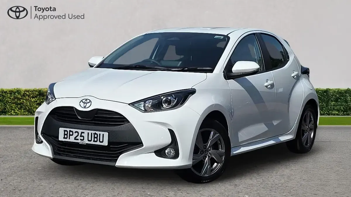 Used Toyota Yaris 116 HP (85 kW) 2025 Pure white Hatchback