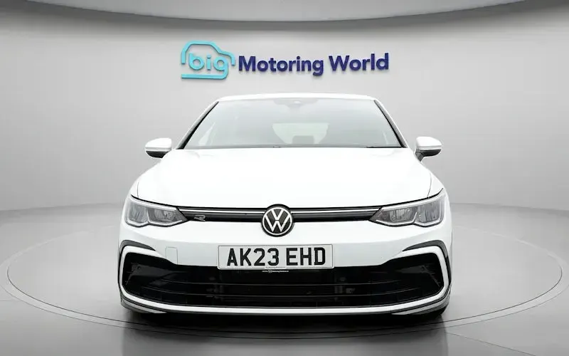 Used VW Golf VIII R-line 150 HP (110 kW) 2023 White Hatchback