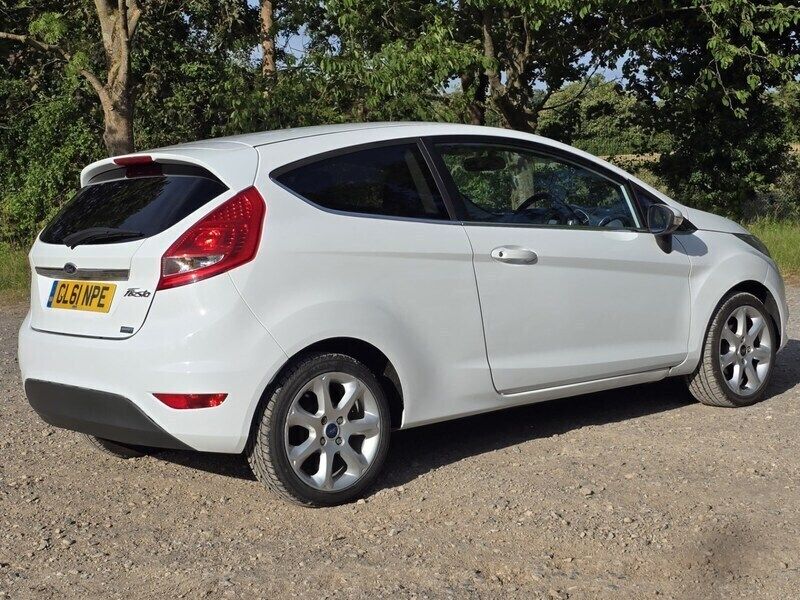 White Used 2012 Ford Fiesta Zetec Hatchback | £2,499 (Good price) - Image 1/4