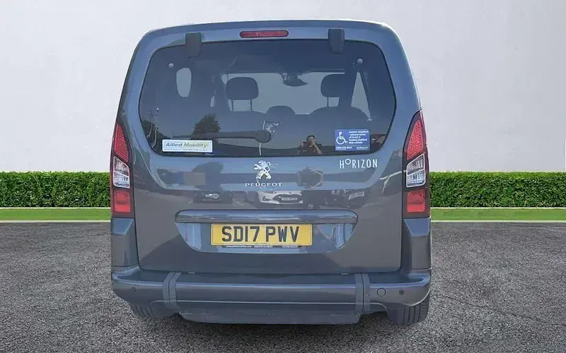 Used Peugeot TePee Allure 99 HP (72 kW) 2016 Estate