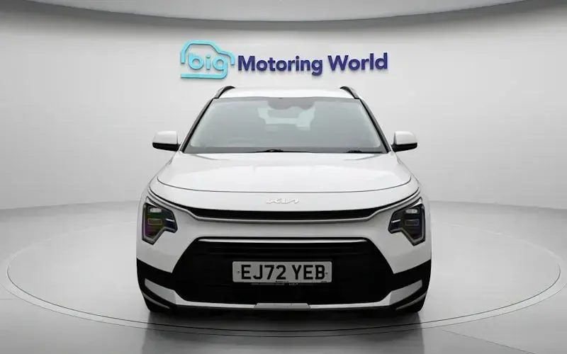 Begagnad Kia Niro 141 HK (103 kW) 2023 Vit SUV