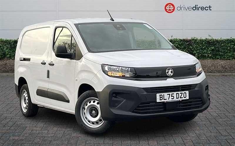 Solid icy white New 2025 Vauxhall Combo S Van | £18,150 (Fair price) - Image 1/4