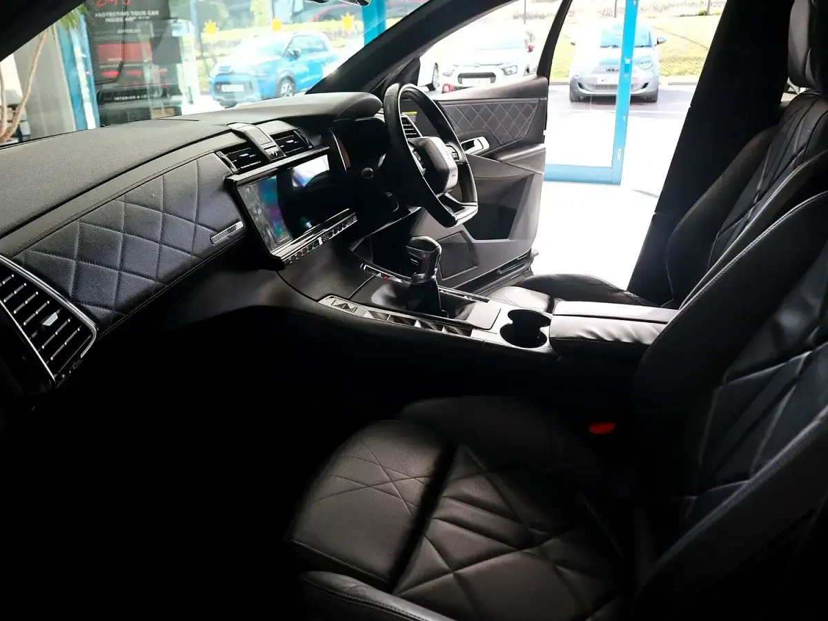 Used DS Automobiles DS7 Crossback Prestige 130 HP (95 kW) 2018 Black SUV