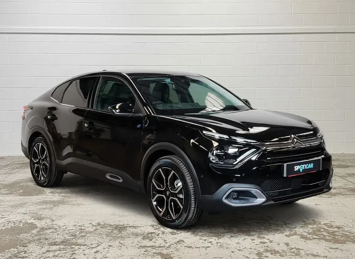 Usado Citroën e-C4 114 kW (156 HP) 2024 Preto Sedan