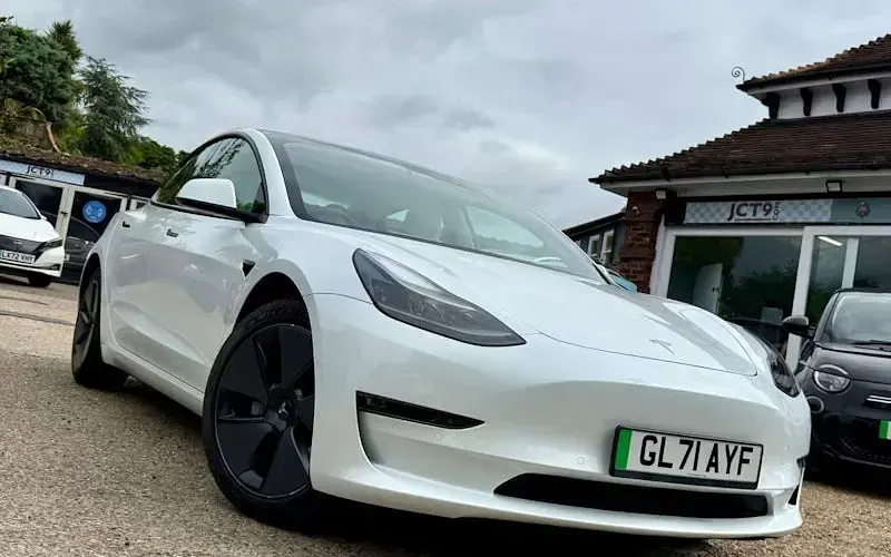 Used Tesla Model 3 Long Range RWD 258 kW (351 HP) 2021 White Sedan