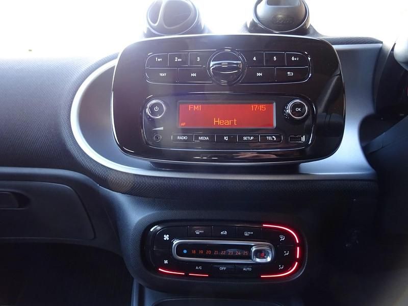 Used Smart ForFour Passion 71 HP (52 kW) 2017 Black Hatchback