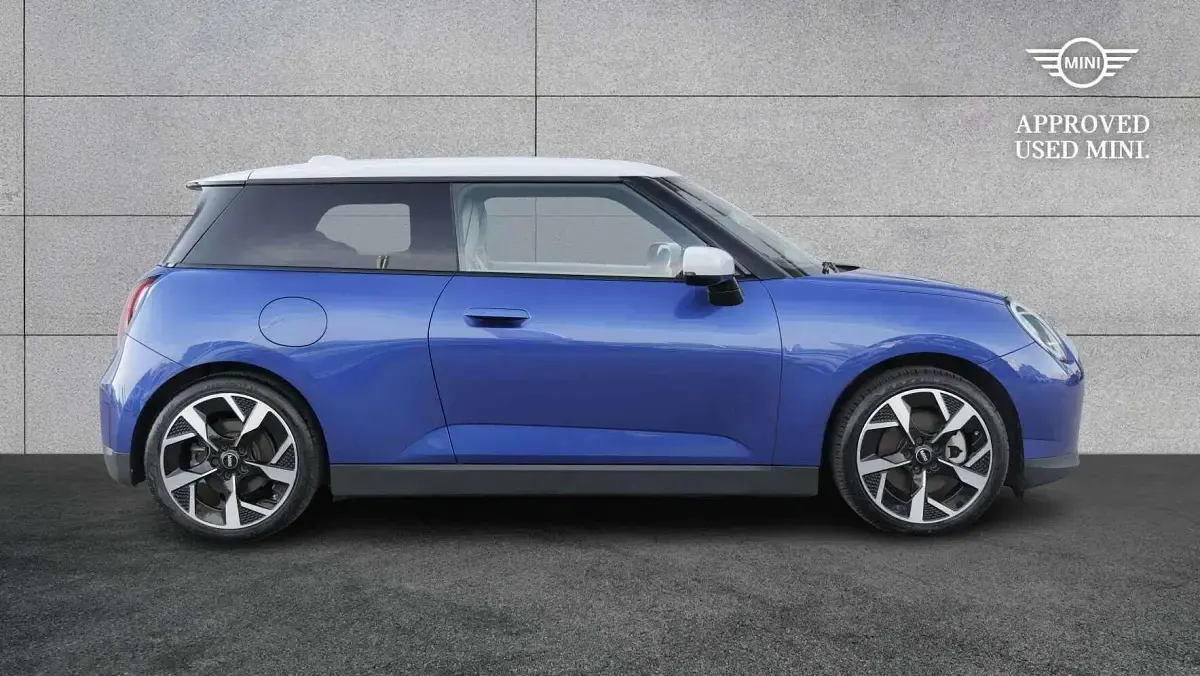 Używany Mini Cooper SE Hatch 158 kW (215 KM) 2024 Niebieski Hatchback